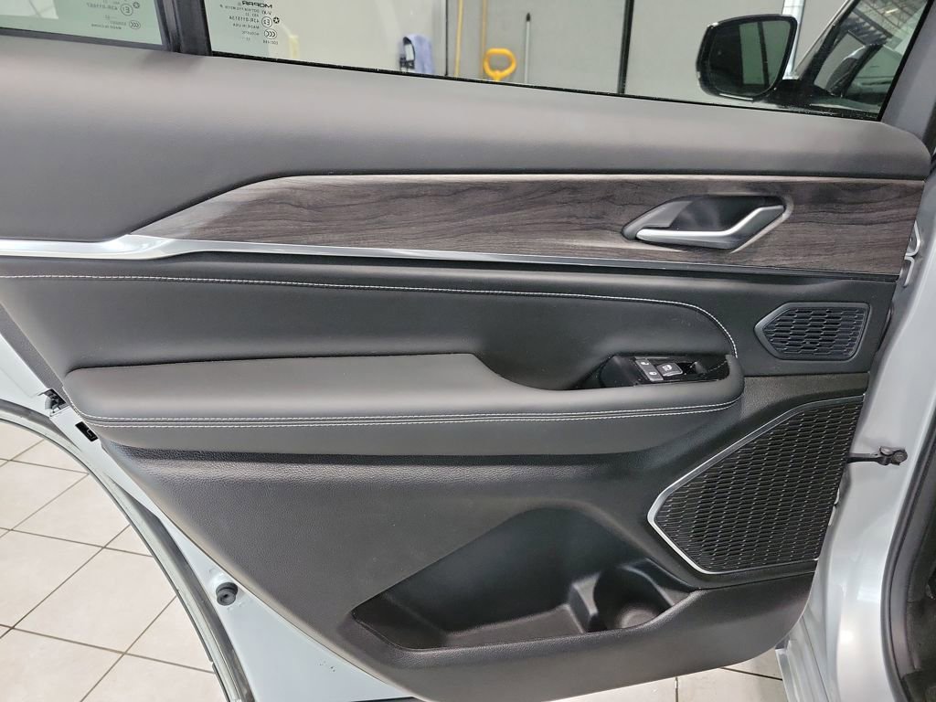 Used 2024 Jeep Grand Cherokee L Overland w/ Trailer Tow Package image 28