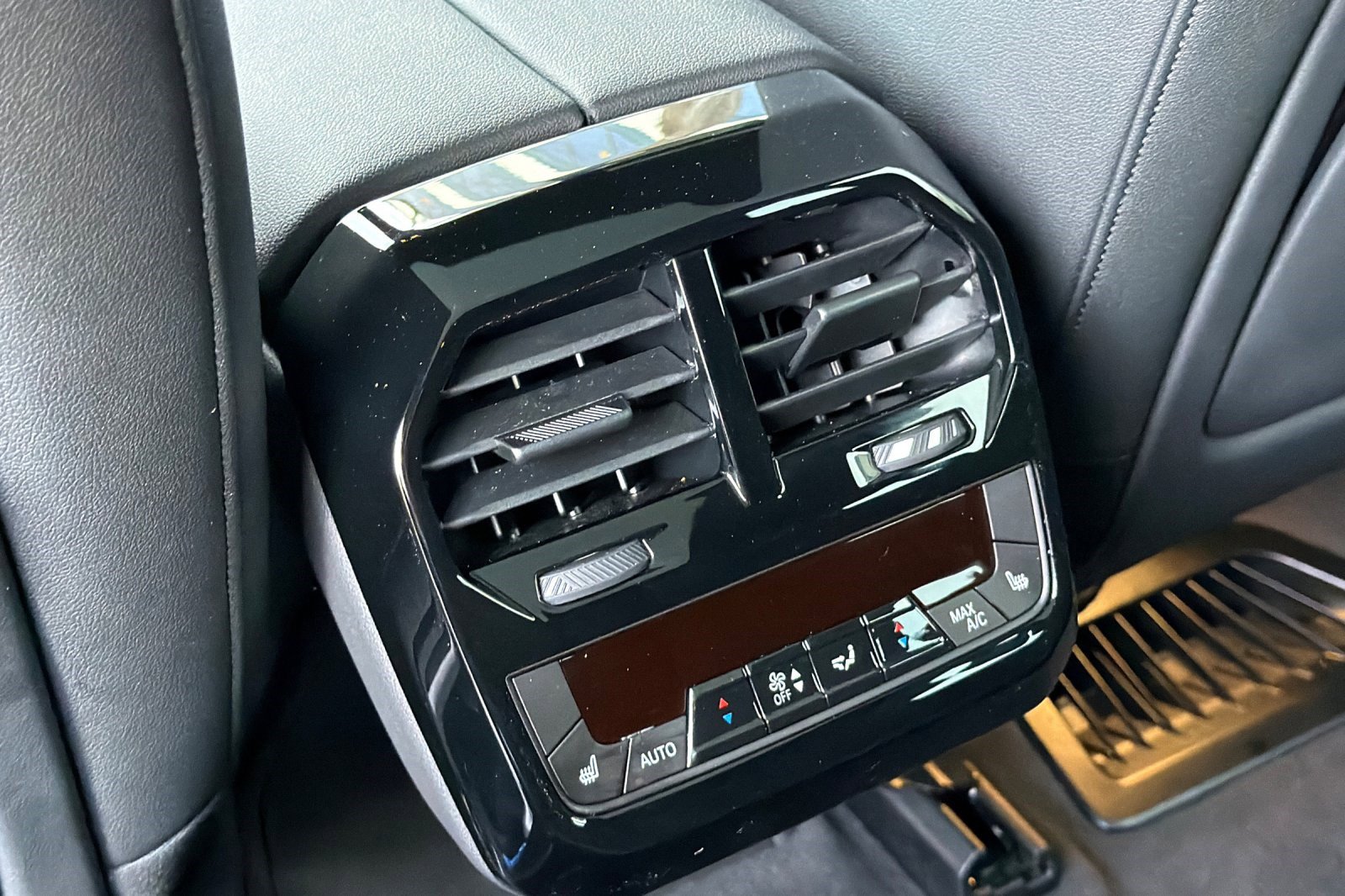 Certified 2022 BMW iX xDrive50 w/ Sport Package image 16