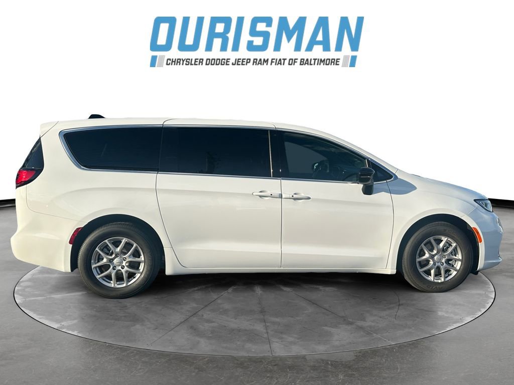 New 2026 Chrysler Pacifica Select image 7