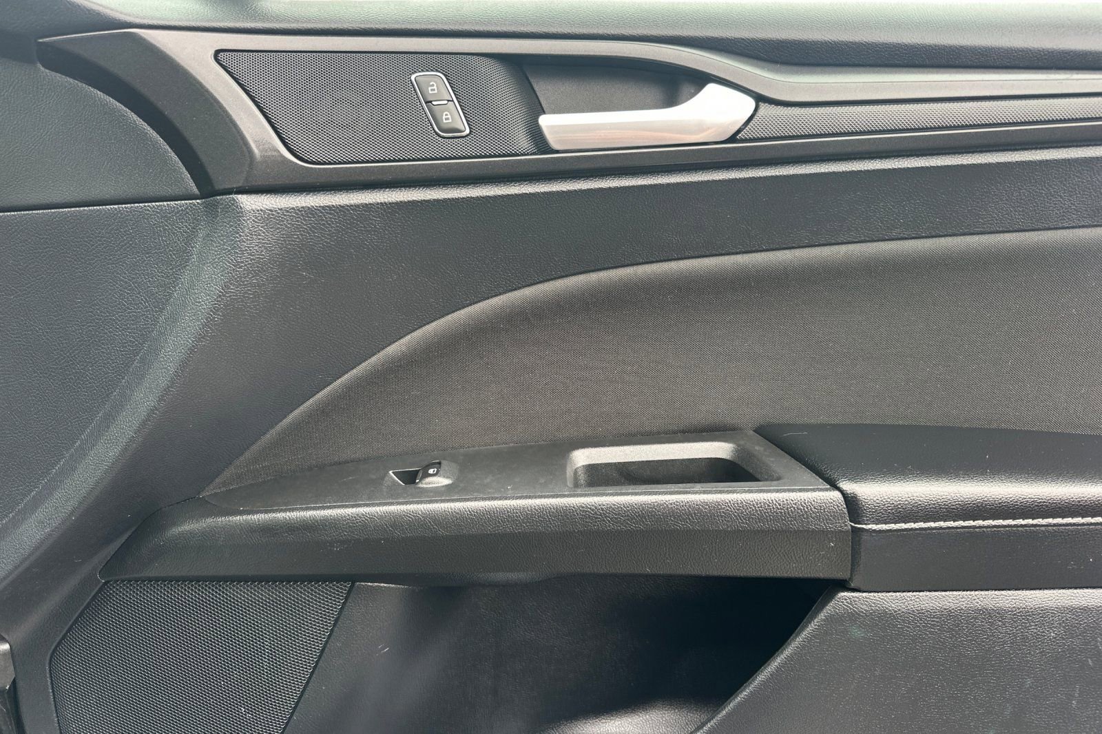 Used 2018 Ford Fusion S w/ Equipment Group 101A FWD image 18