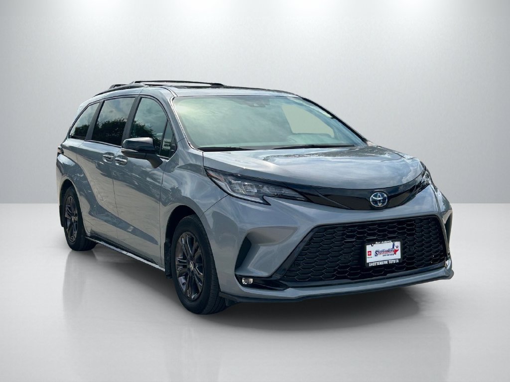 Certified 2025 Toyota Sienna XSE w/ XSE Premium Package AWD/4WD image 3