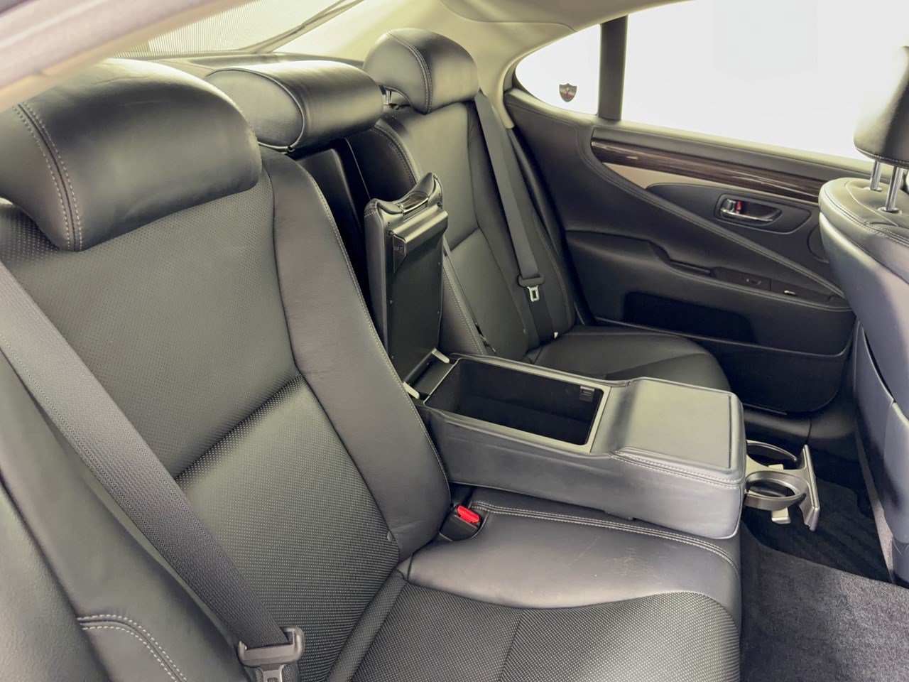 Used 2013 Lexus LS 460 w/ Comfort Pkg RWD image 29