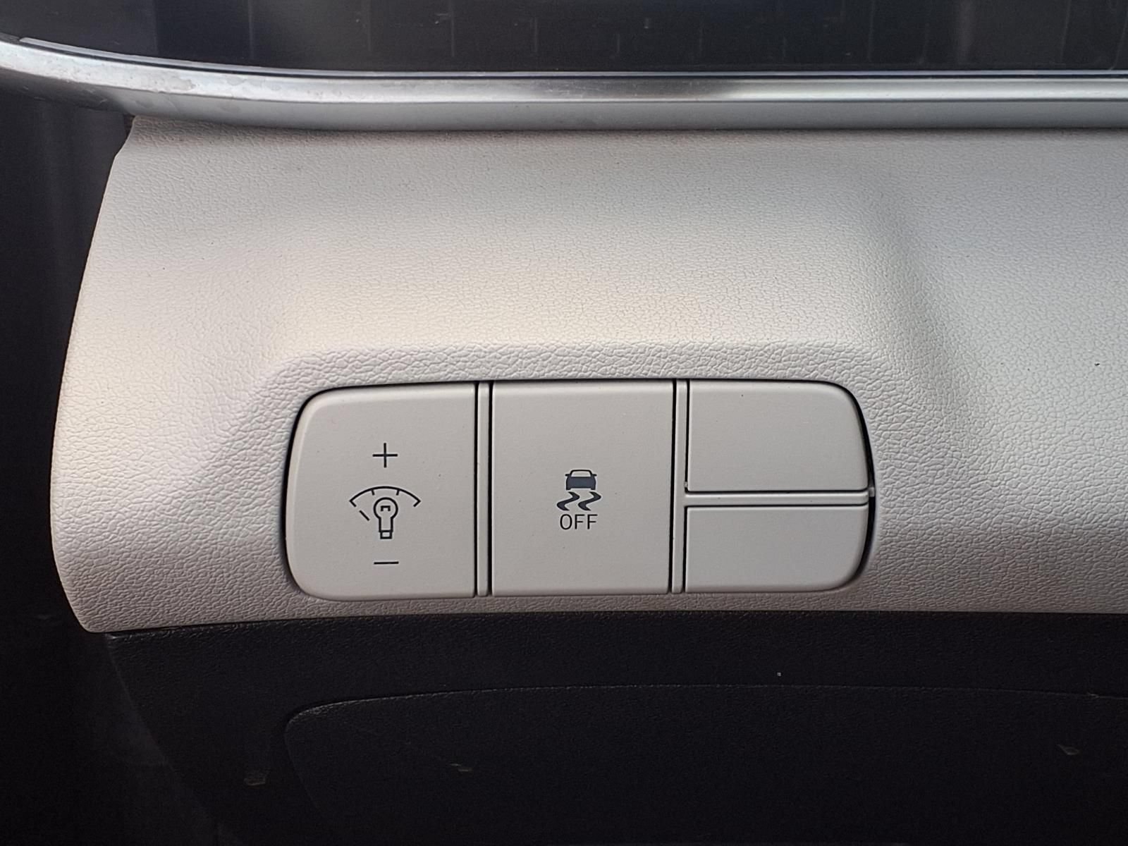 Used 2024 Hyundai Elantra Limited FWD image 12
