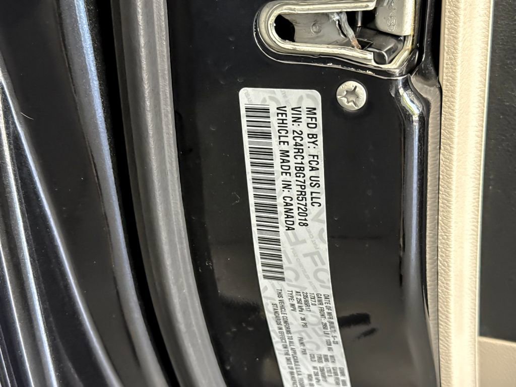 Used 2023 Chrysler Pacifica Touring-L FWD image 27