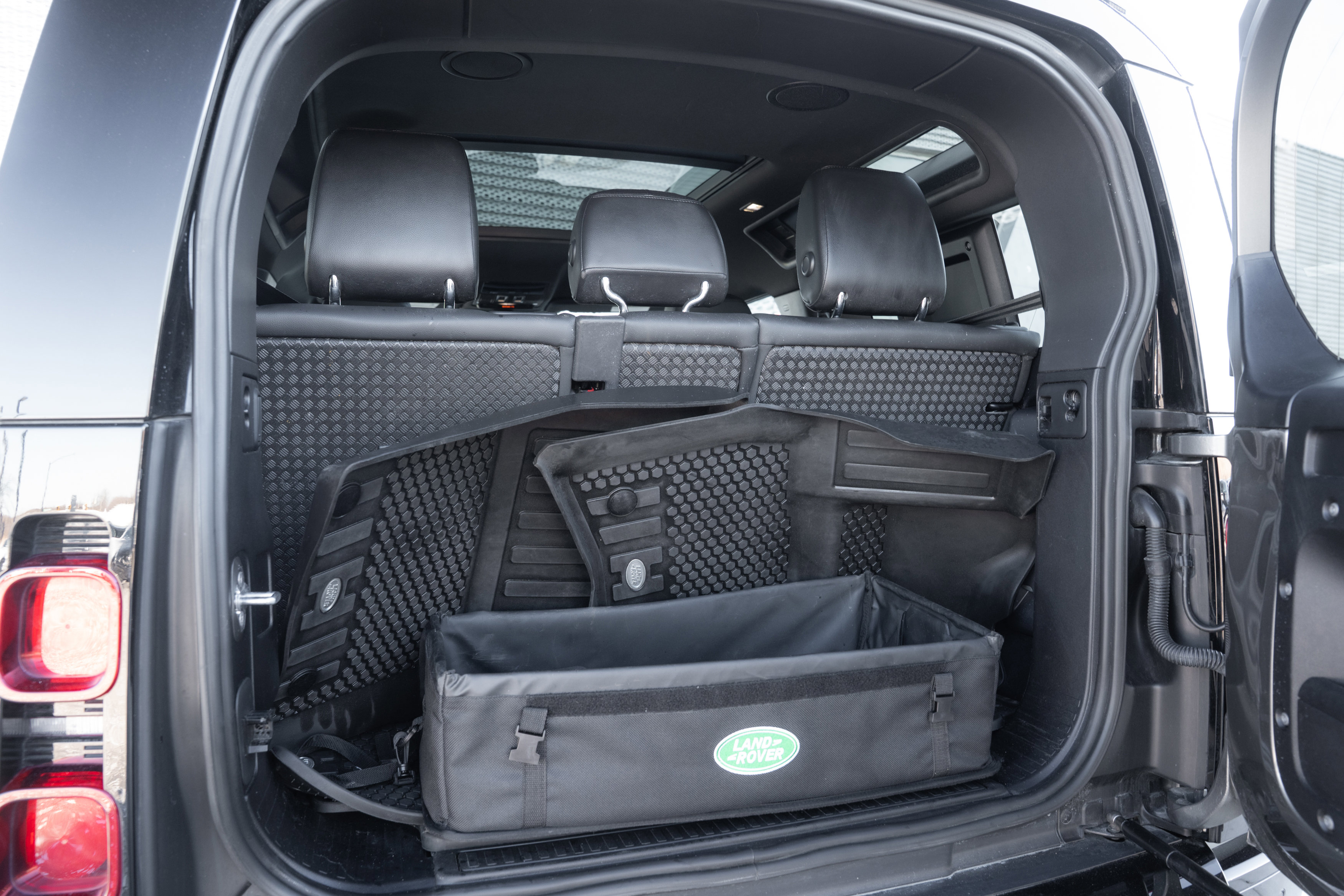 Used 2023 Land Rover Defender 90 X-Dynamic SE image 29