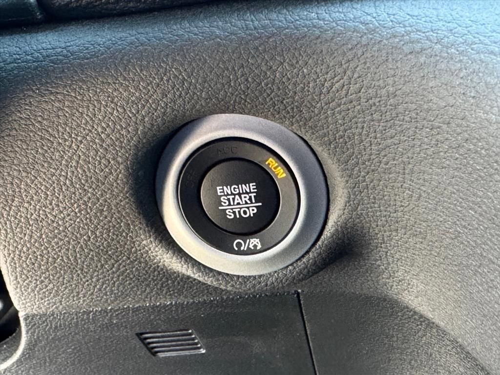 New 2026 Chrysler Pacifica Select AWD/4WD image 22