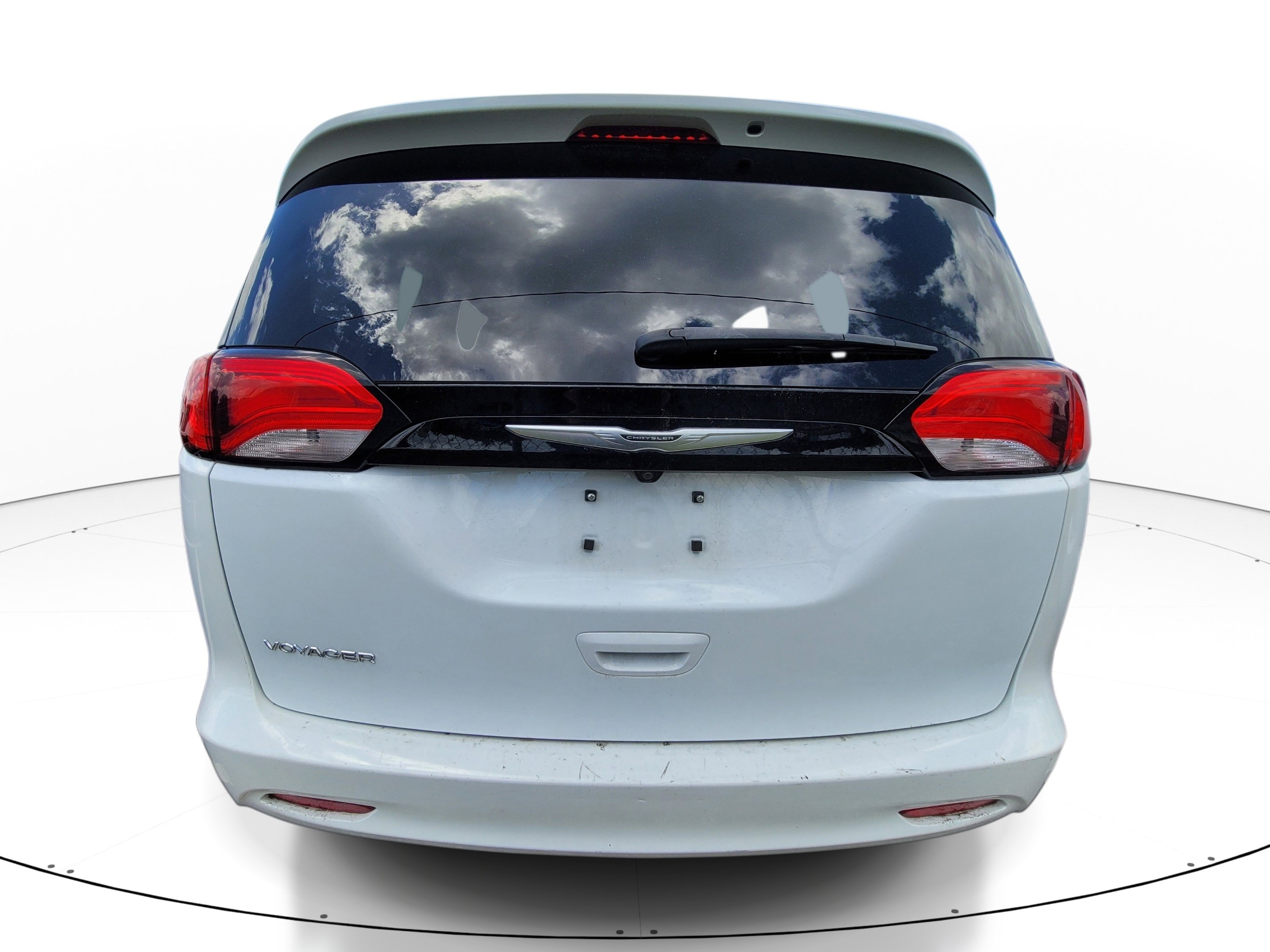Used 2023 Chrysler Voyager LX image 5