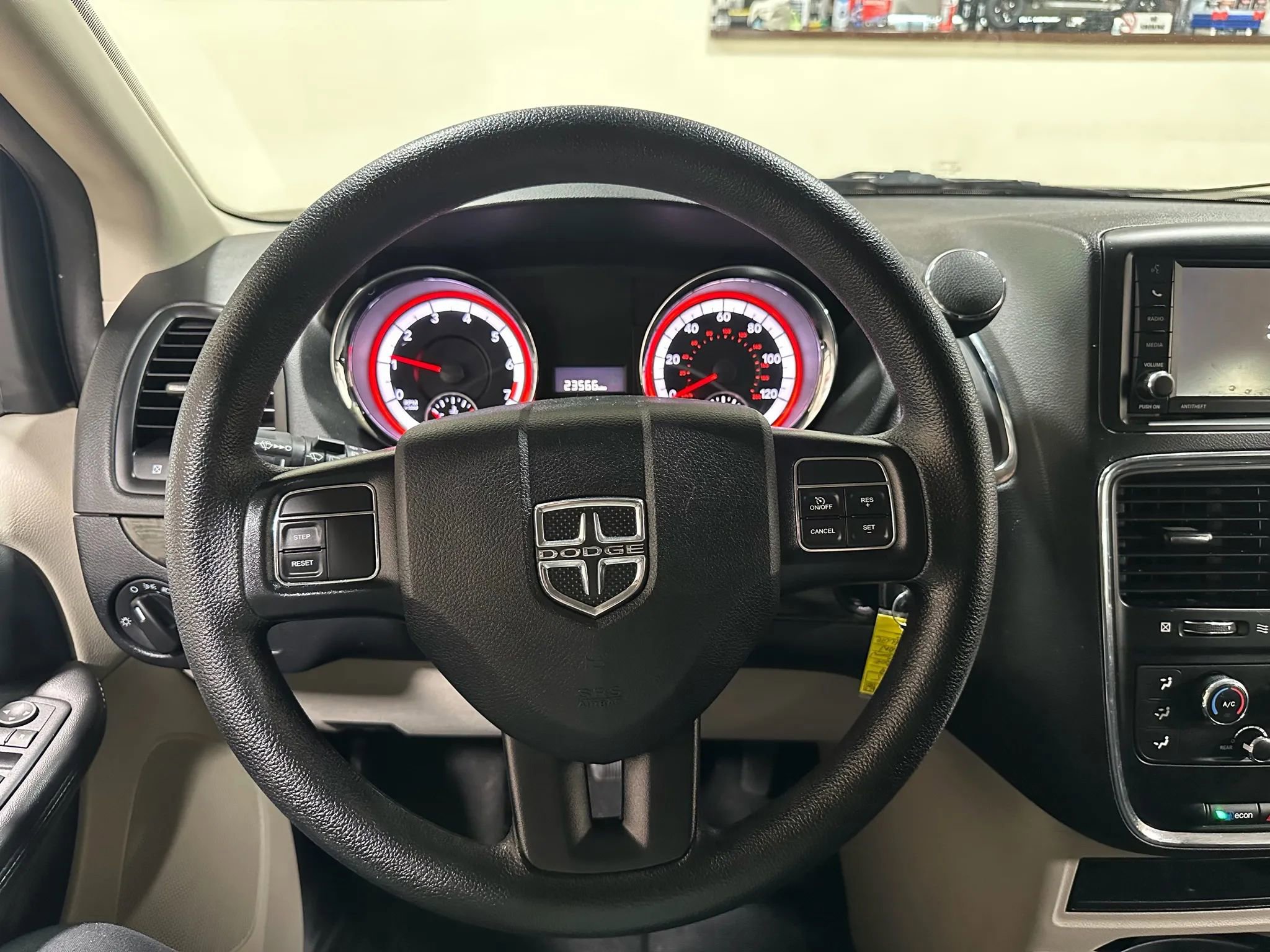 Used 2019 Dodge Grand Caravan SE image 36