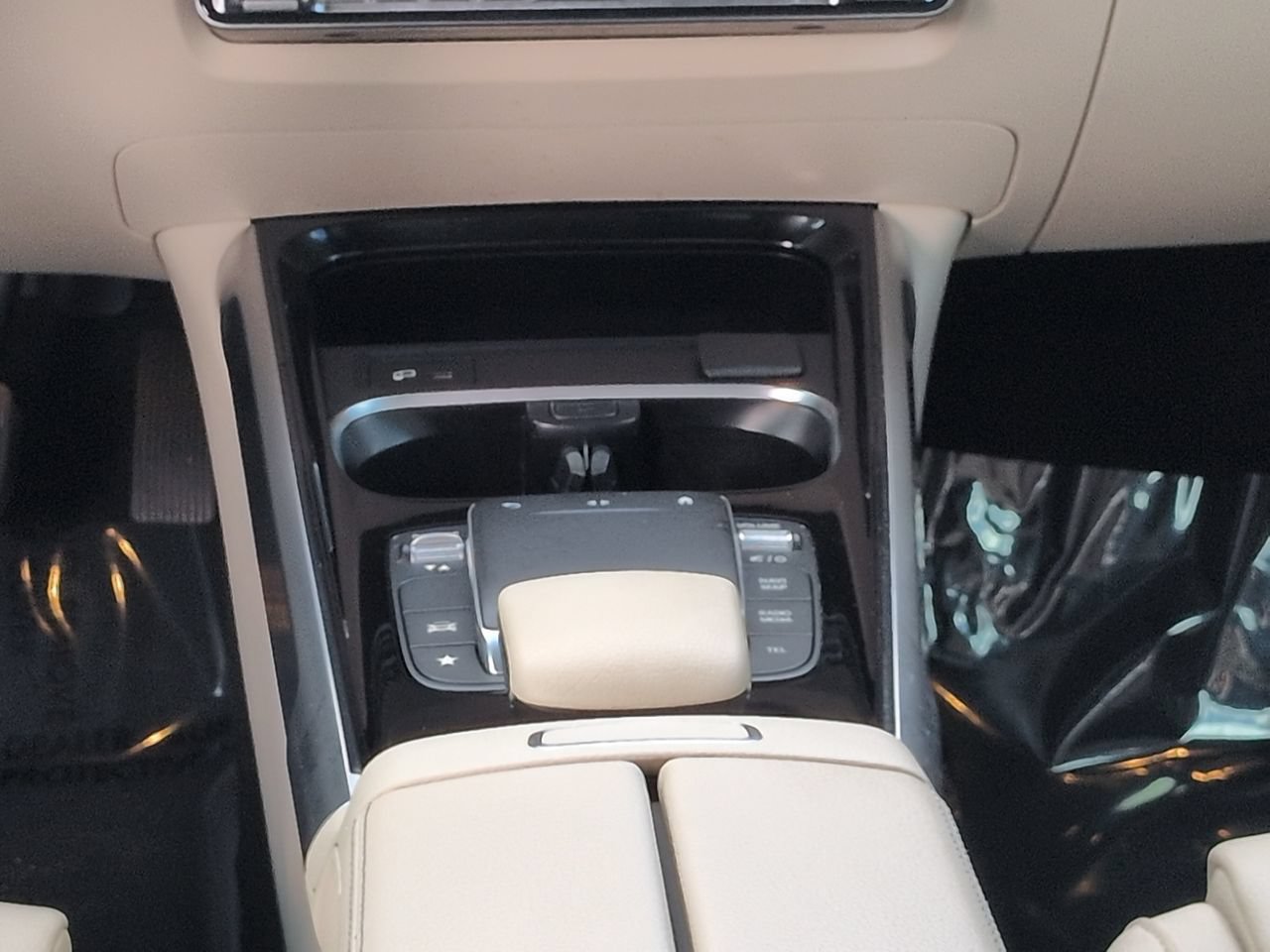 Used 2023 Mercedes-Benz GLB 250 w/ Premium Package image 19