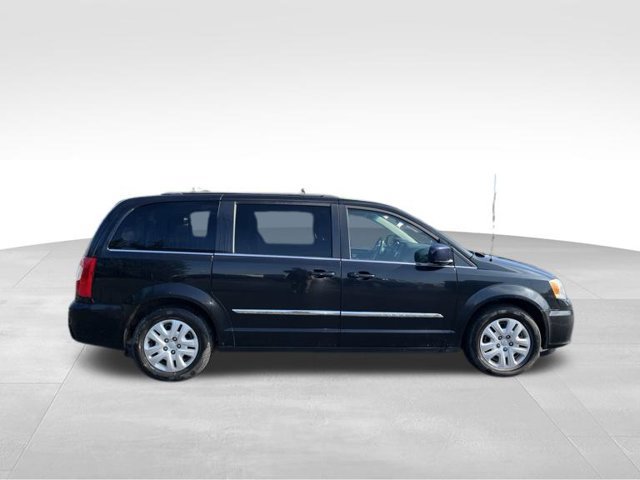 Used 2014 Chrysler Town & Country Touring FWD image 6