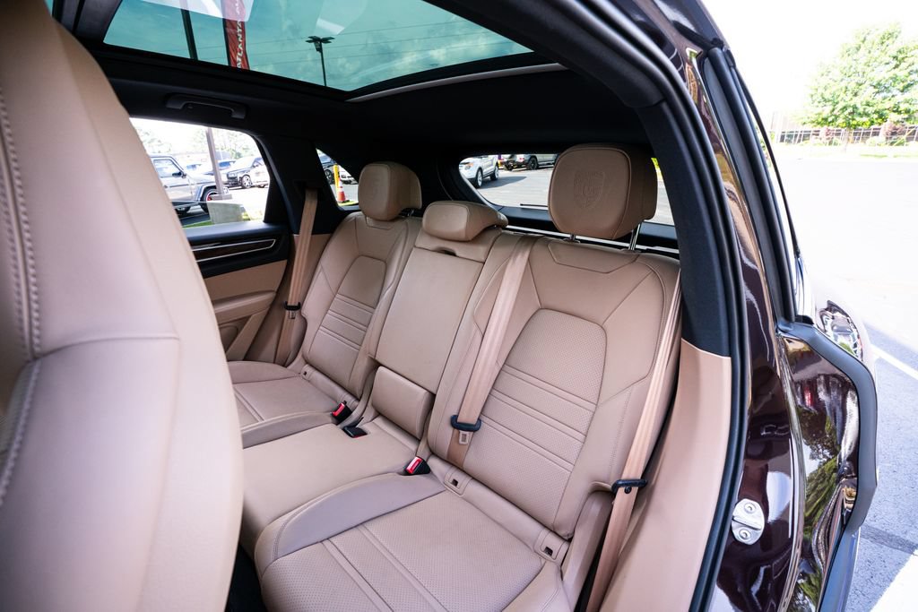 Used 2023 Porsche Cayenne Platinum Edition AWD/4WD image 46