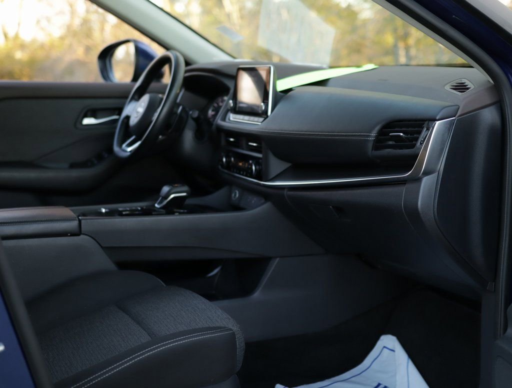 Used 2023 Nissan Rogue SV image 28