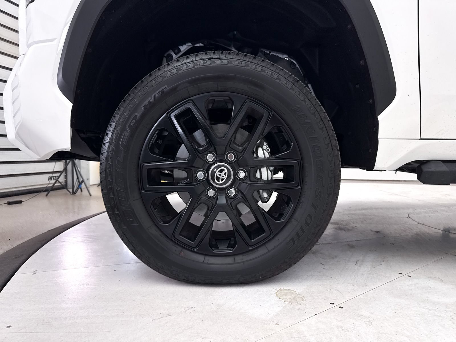 Used 2026 Toyota Tundra Limited AWD/4WD image 16