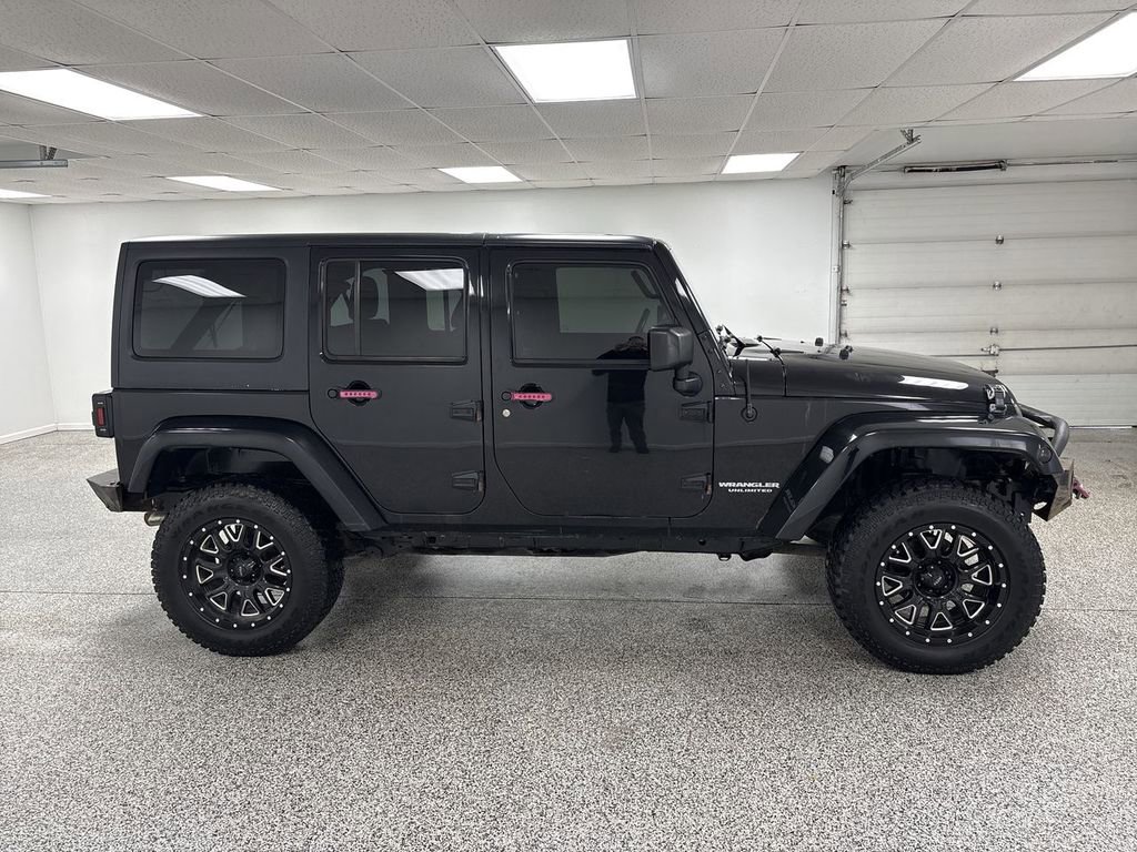 Used 2015 Jeep Wrangler Unlimited Sahara w/ Dual Top Group AWD/4WD image 9