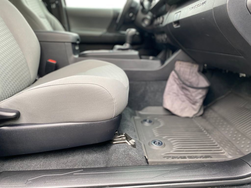 Used 2021 Toyota Tacoma SR RWD image 11