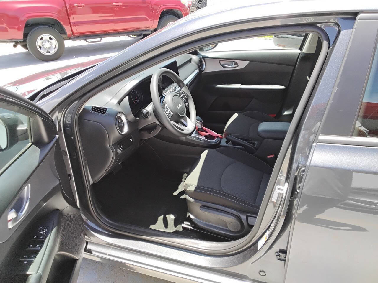 Used 2022 Kia Forte LXS image 13