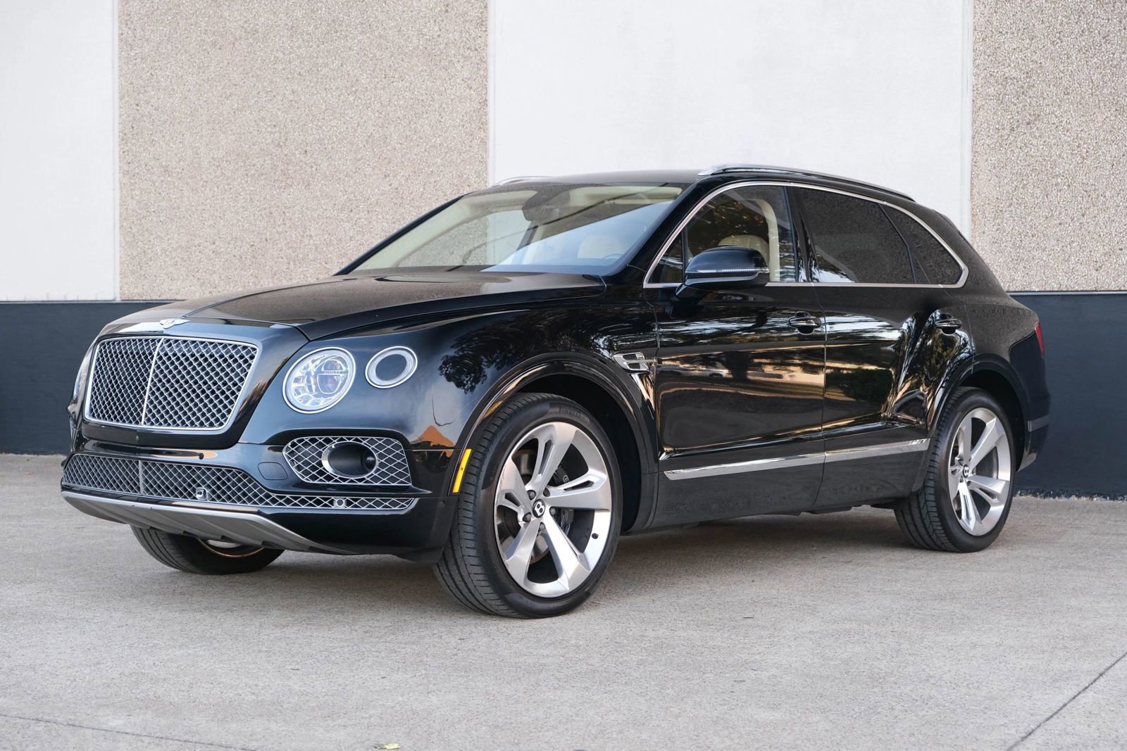 Used 2018 Bentley Bentayga image 4