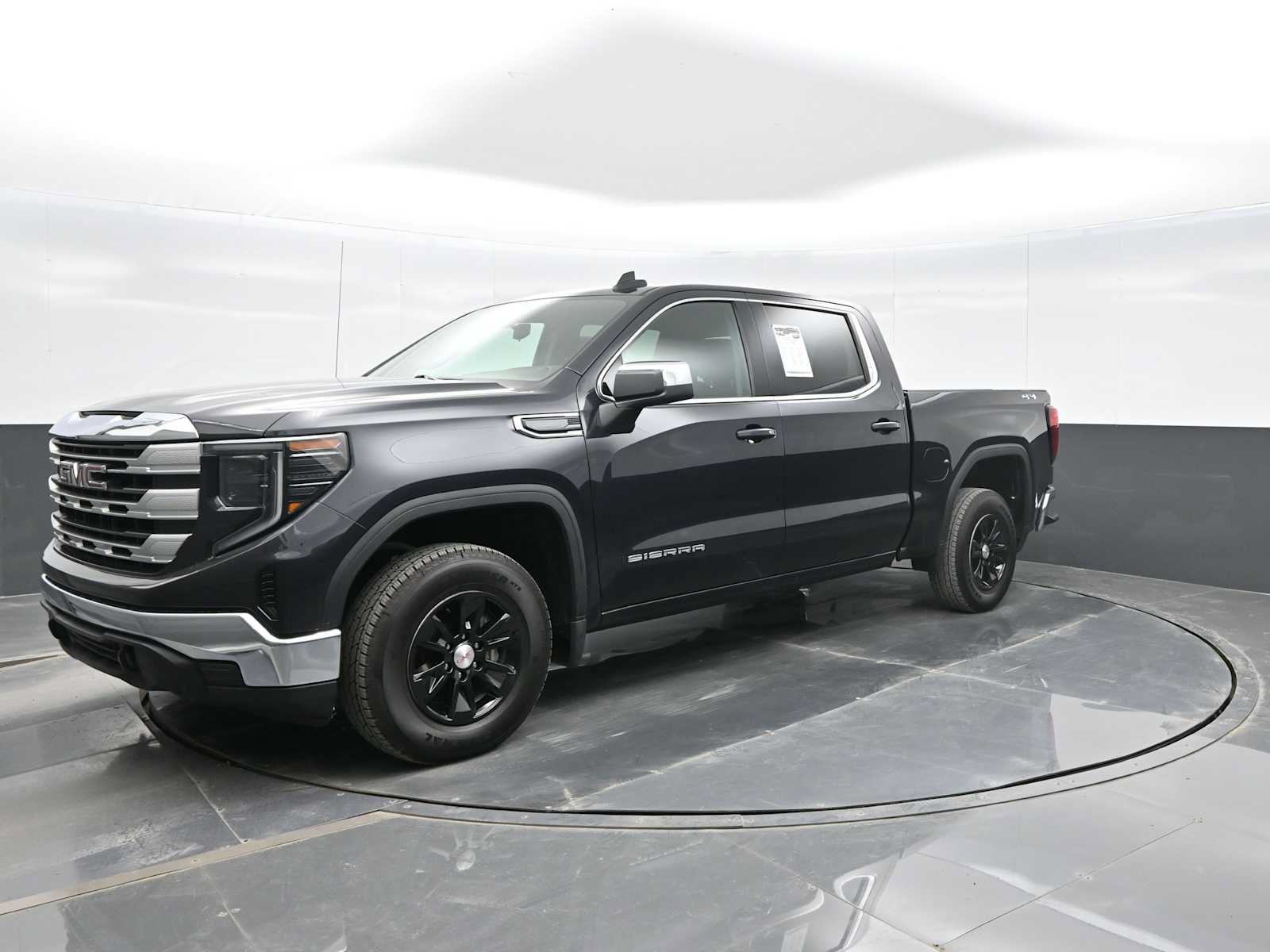 Used 2024 GMC Sierra 1500 SLE AWD/4WD image 4