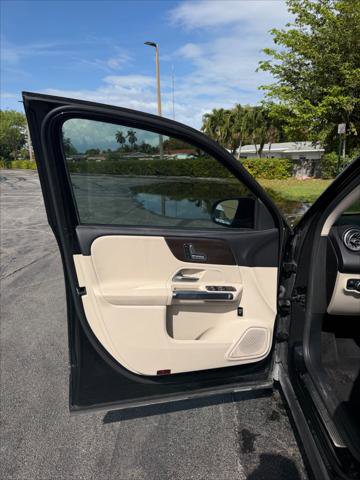 Used 2021 Mercedes-Benz GLB 250 w/ Premium Package image 12