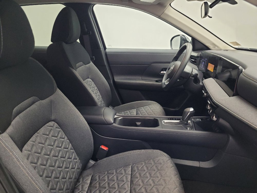 Used 2025 Nissan Kicks SV w/ SV Premium Package FWD image 21