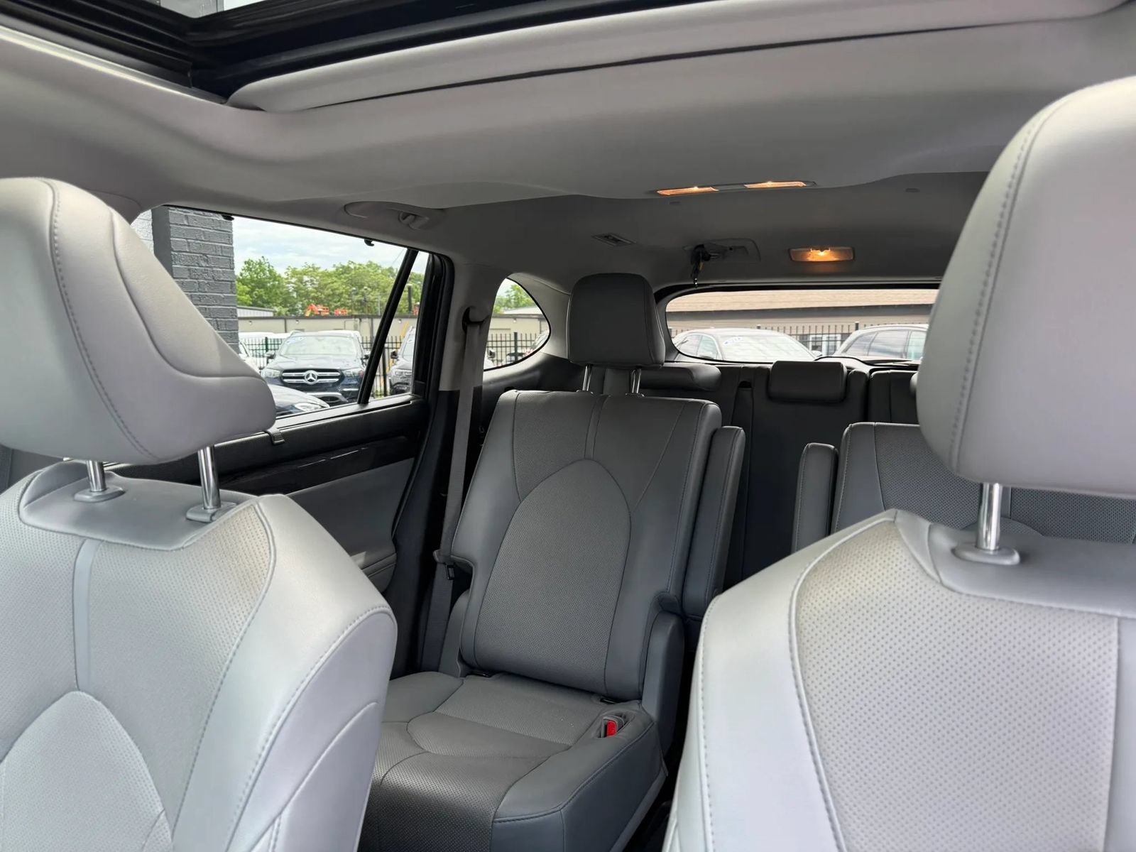 Used 2022 Toyota Highlander Limited AWD/4WD image 23