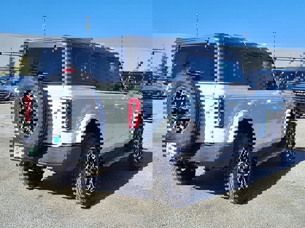 New 2025 Ford Bronco Outer Banks image 4