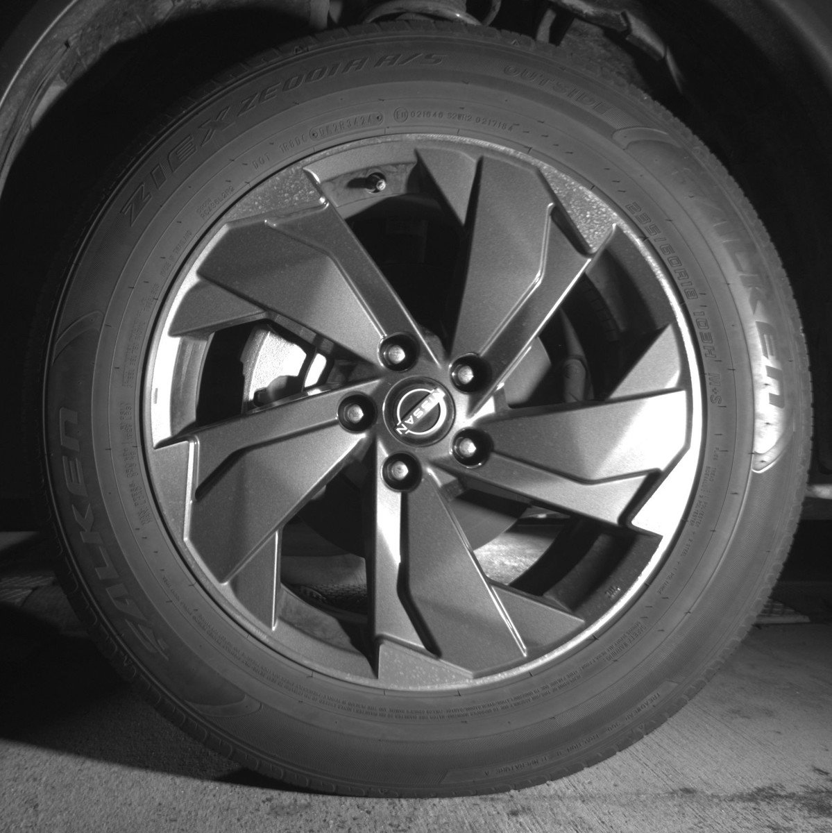 Used 2025 Nissan Rogue SV image 12