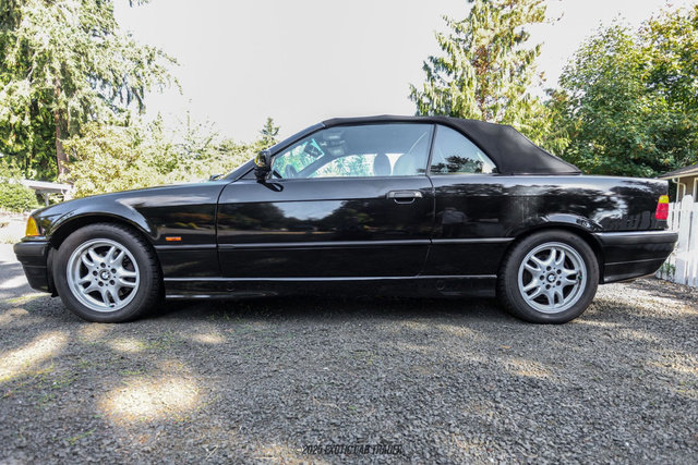 Used 1999 BMW 323i Convertible RWD image 15