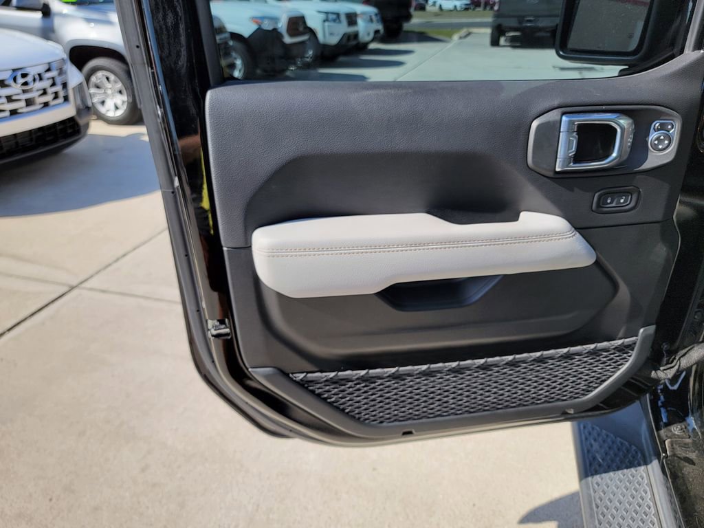 Used 2021 Jeep Gladiator Overland image 8