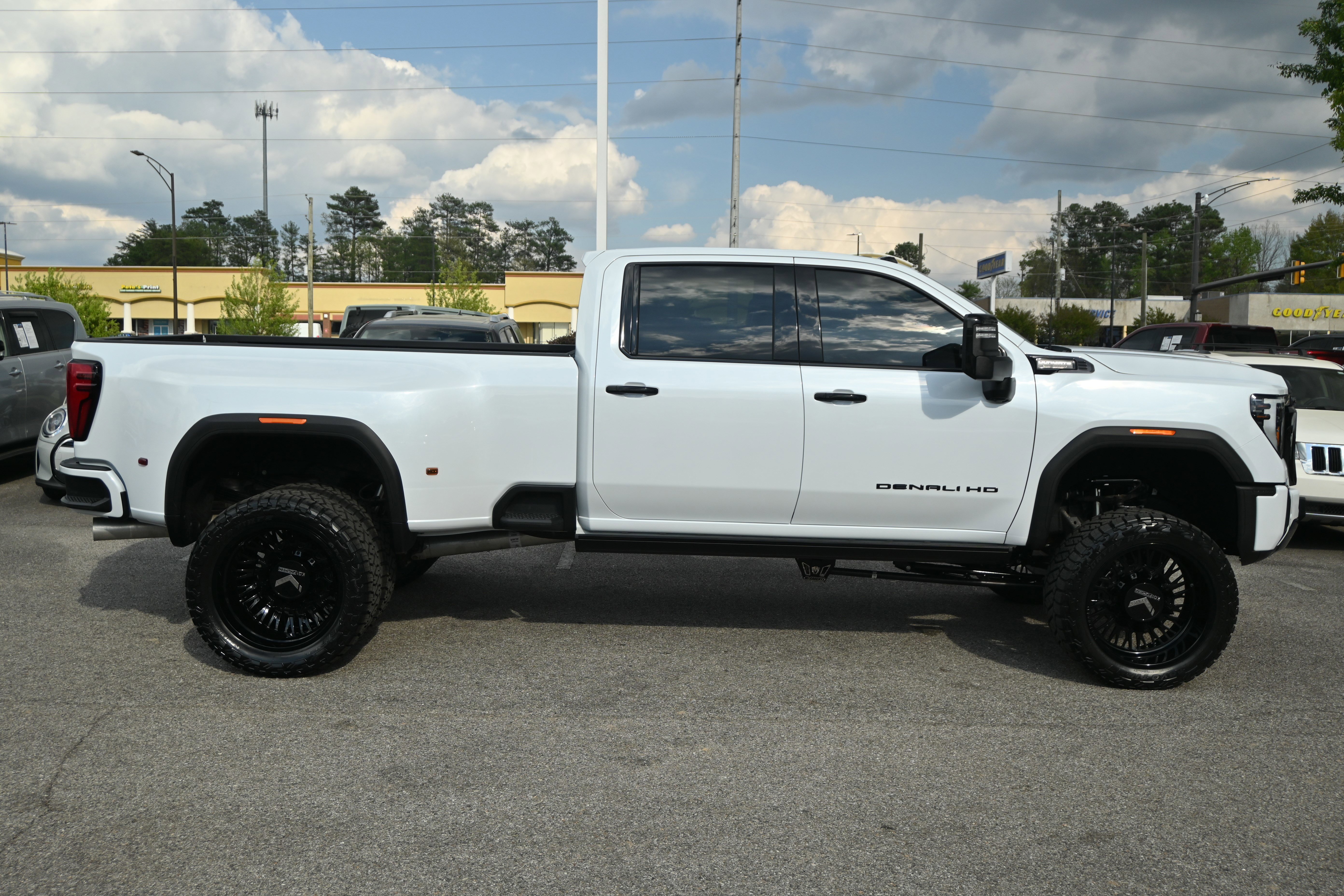 Used 2026 GMC Sierra 3500 Denali Ultimate image 16
