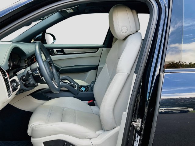 Certified 2023 Porsche Cayenne Platinum Edition AWD/4WD image 21