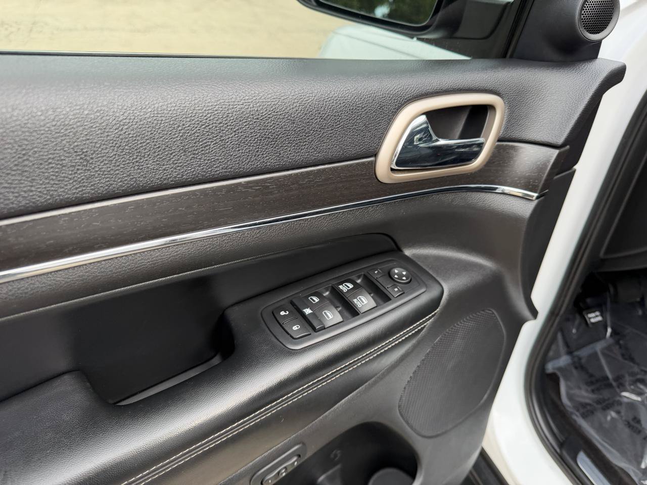 Used 2016 Jeep Grand Cherokee Limited AWD/4WD image 10