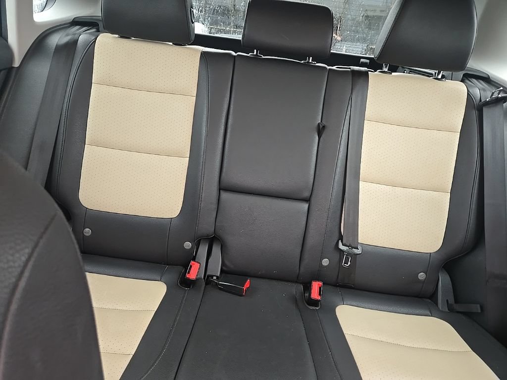 Used 2016 Volkswagen Tiguan SE FWD image 2