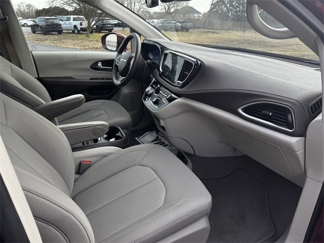 Certified 2021 Chrysler Pacifica Touring image 11