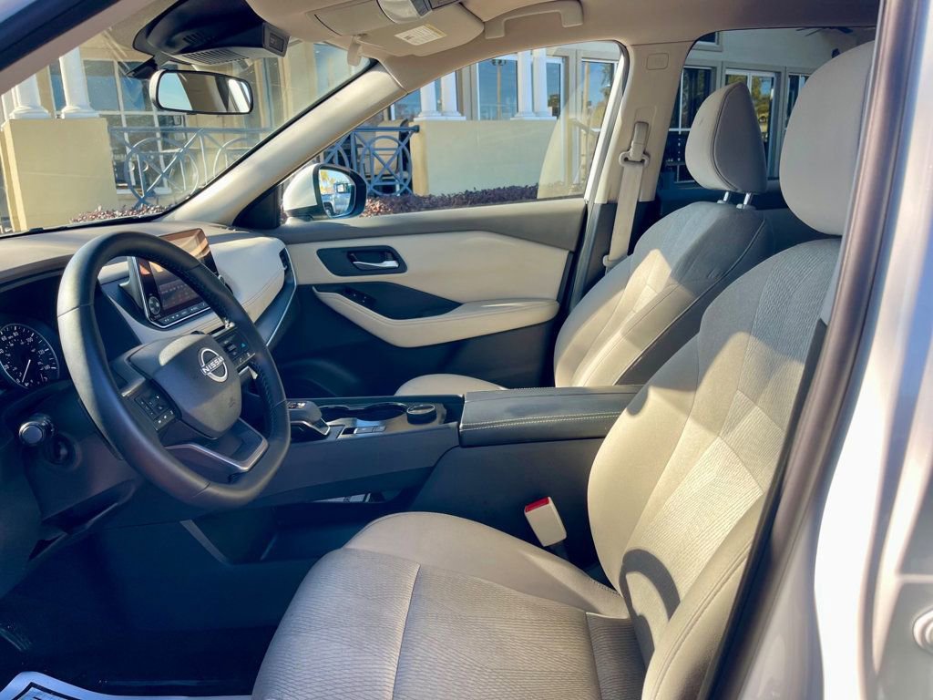 Used 2025 Nissan Rogue SV image 11
