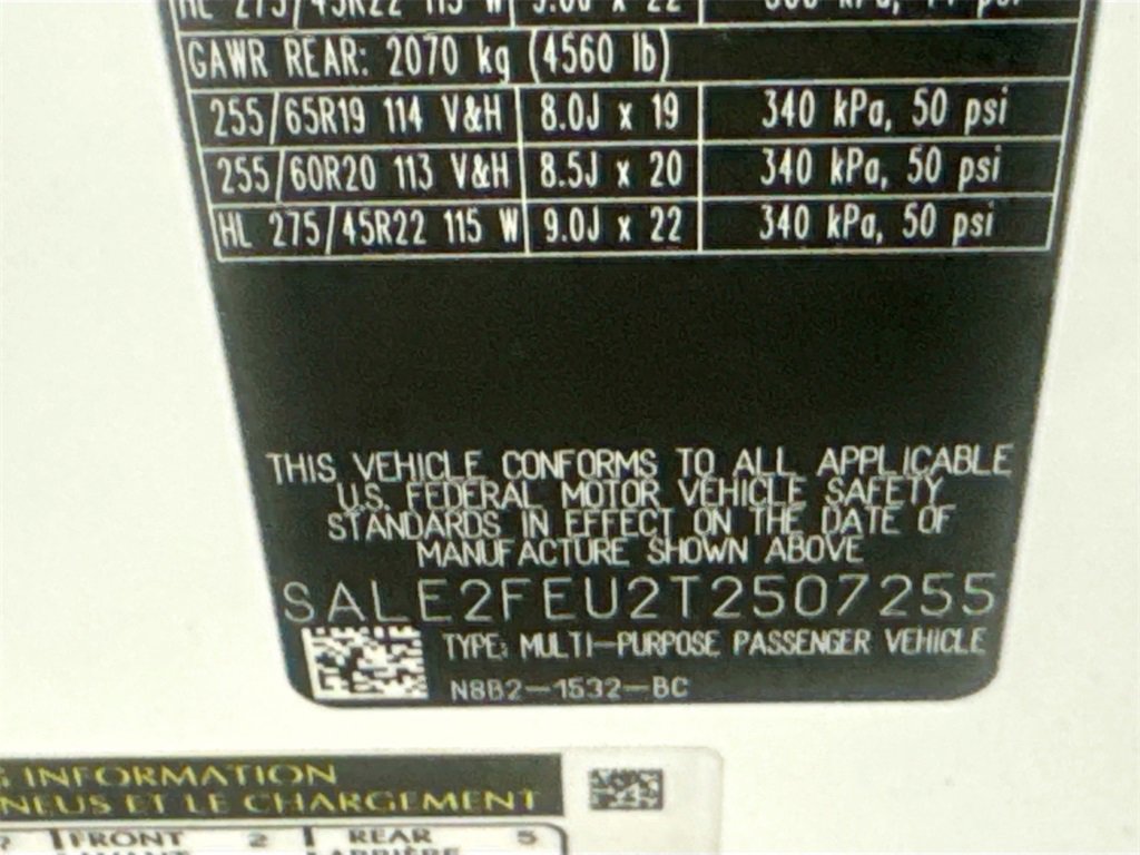 New 2026 Land Rover Defender 130 X-Dynamic SE image 32