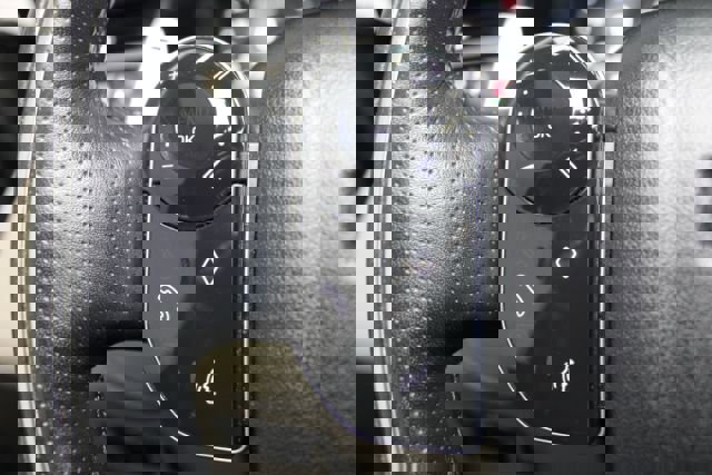 Used 2019 Land Rover Range Rover Velar R-Dynamic SE image 23