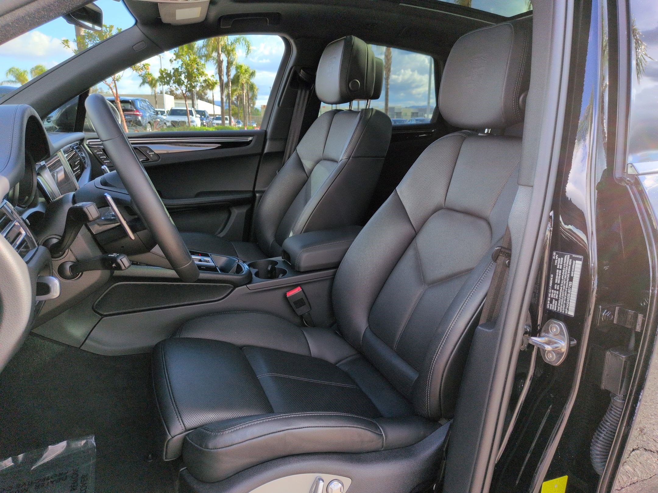 Used 2025 Porsche Macan Turbo image 16