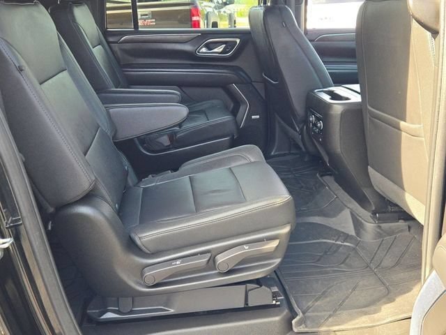Used 2023 Chevrolet Suburban Z71 w/ Luxury Package AWD/4WD image 16
