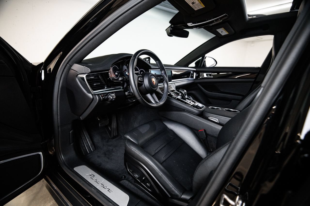 Certified 2023 Porsche Panamera image 4