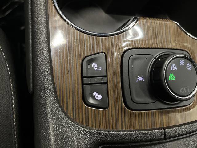 Used 2023 GMC Acadia SLE w/ Infotainment Package image 7