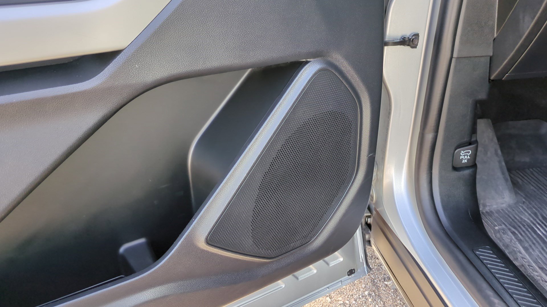 Used 2021 Ford Explorer XLT w/ Equipment Group 202A image 13