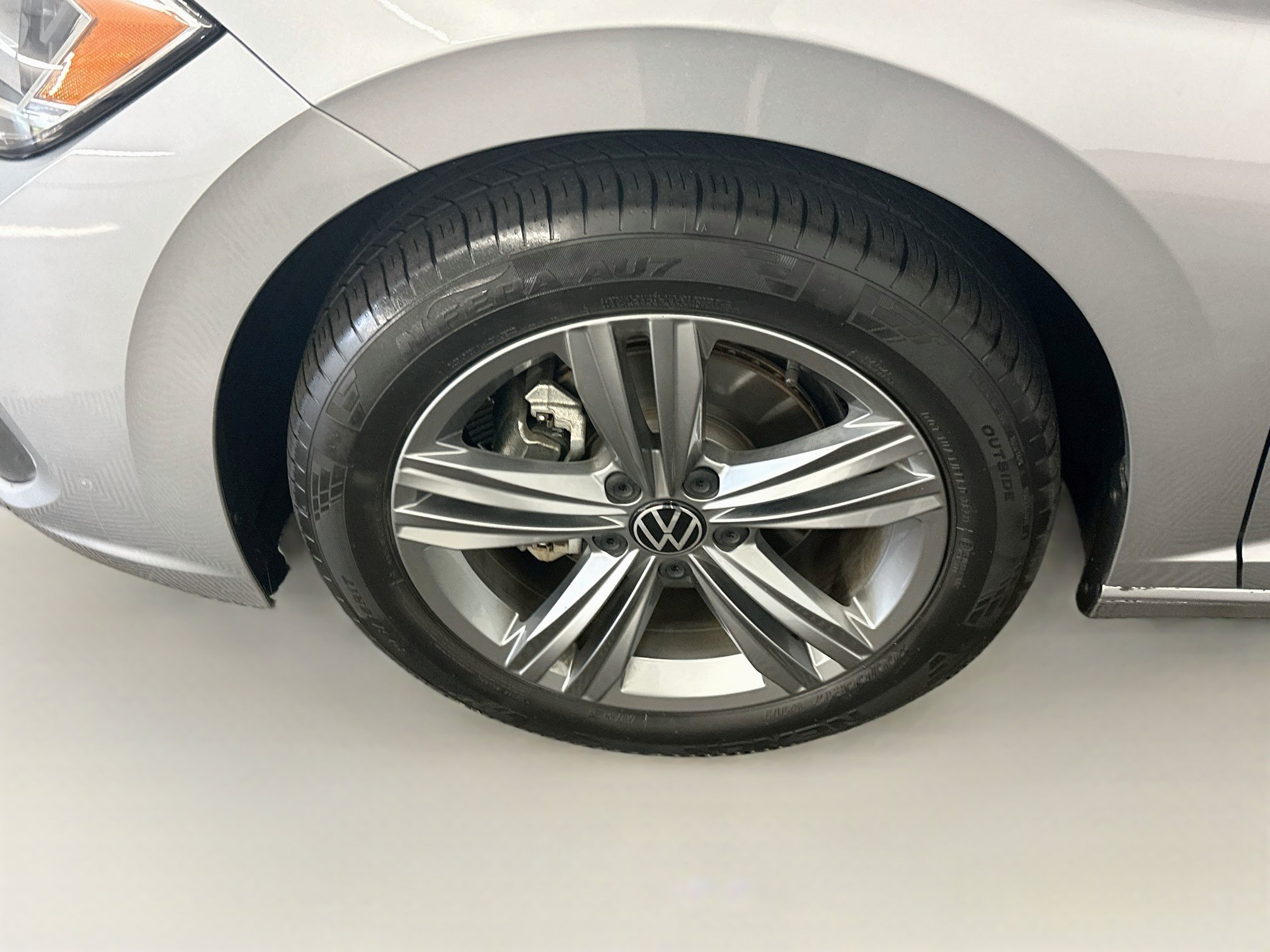 Used 2024 Volkswagen Jetta SE FWD image 11