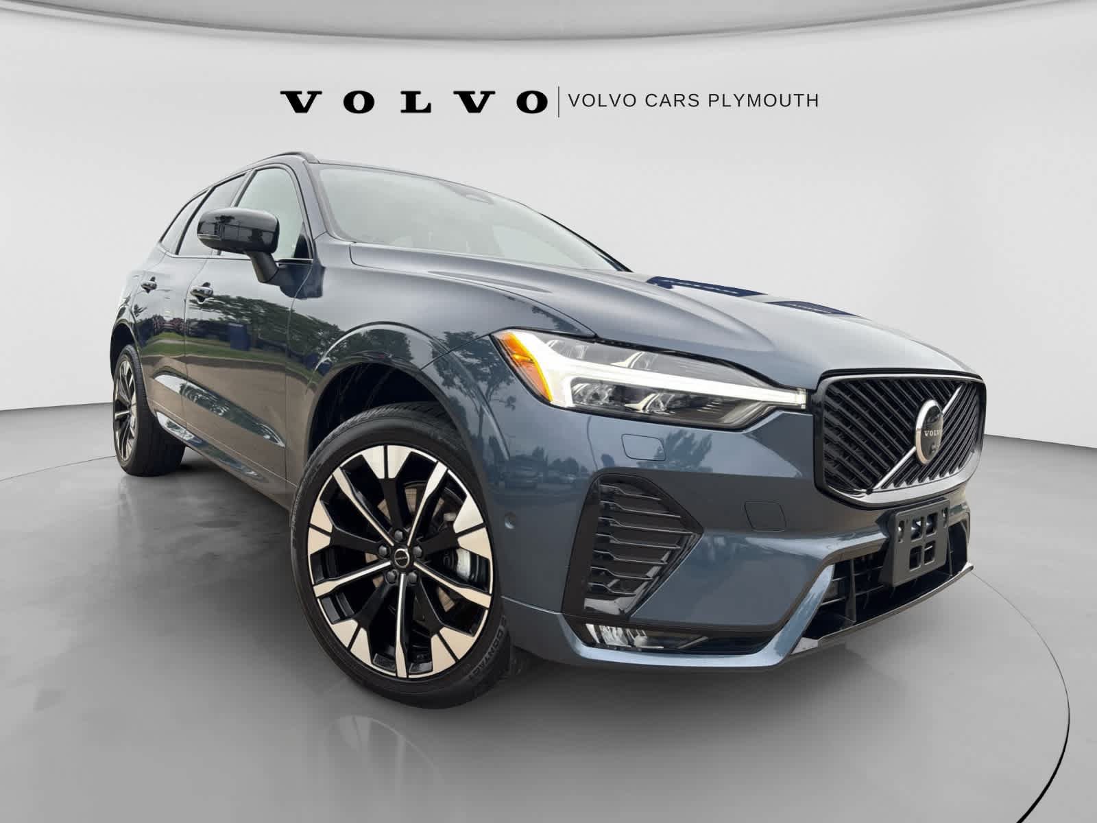 Used 2026 Volvo XC60 B5 Plus AWD/4WD image 4
