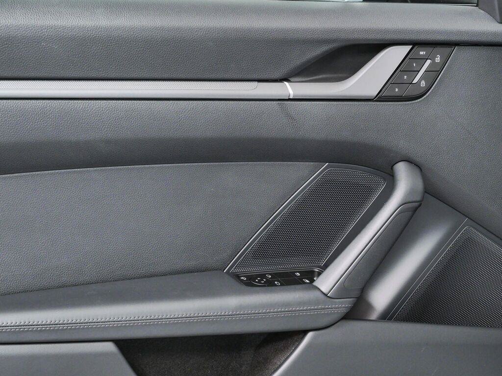 Certified 2025 Porsche 911 Carrera RWD image 6