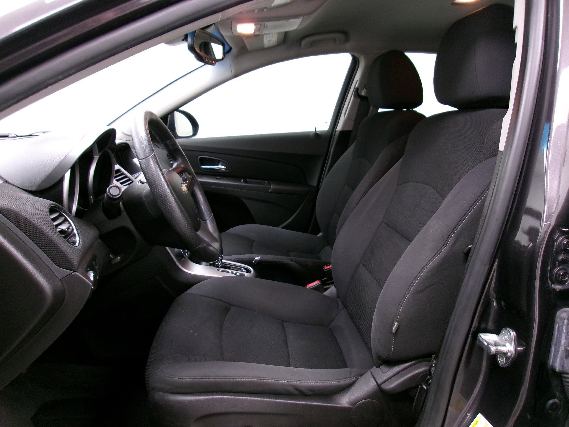 Used 2015 Chevrolet Cruze LT image 8