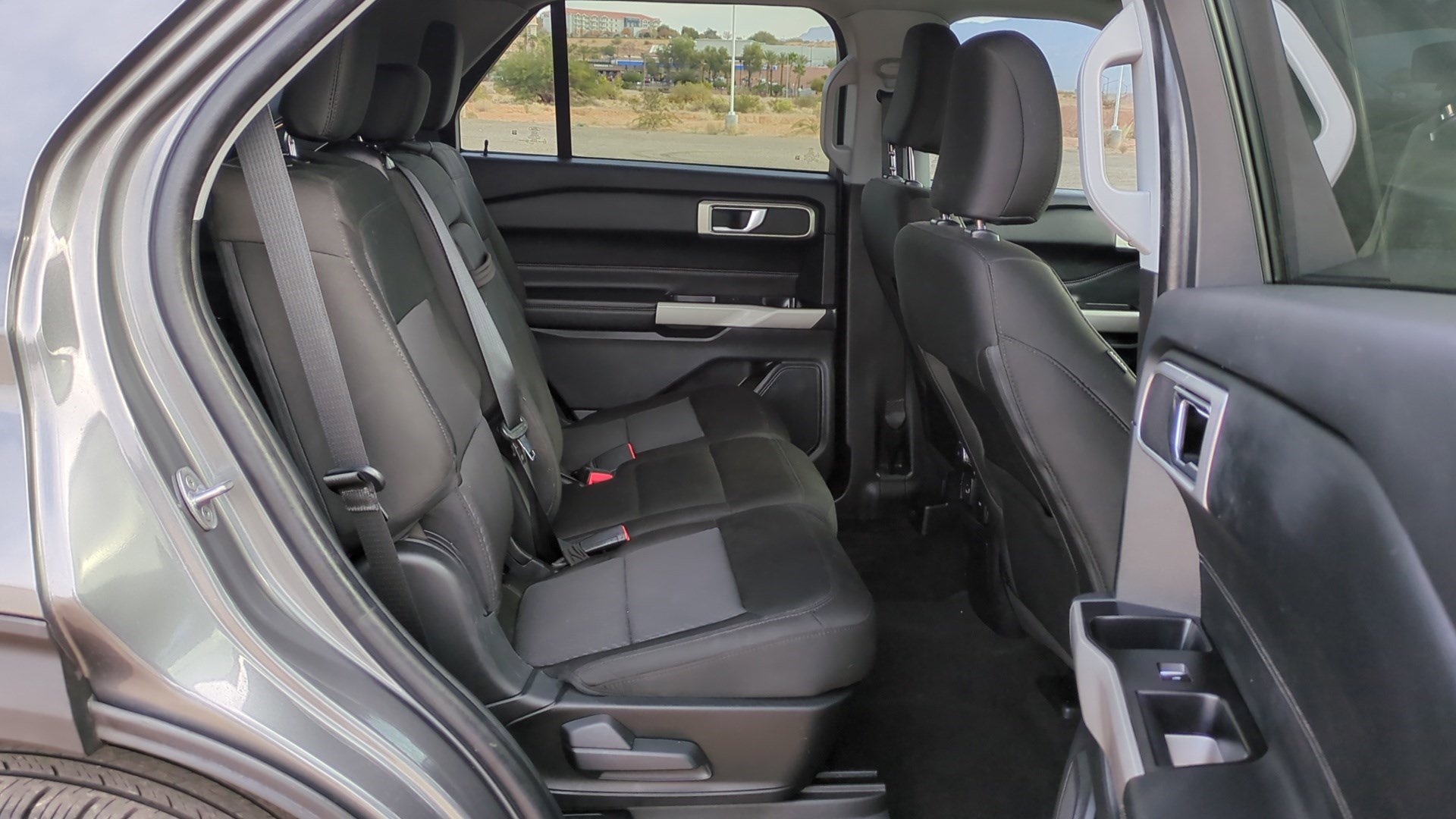 Used 2022 Ford Explorer XLT image 31