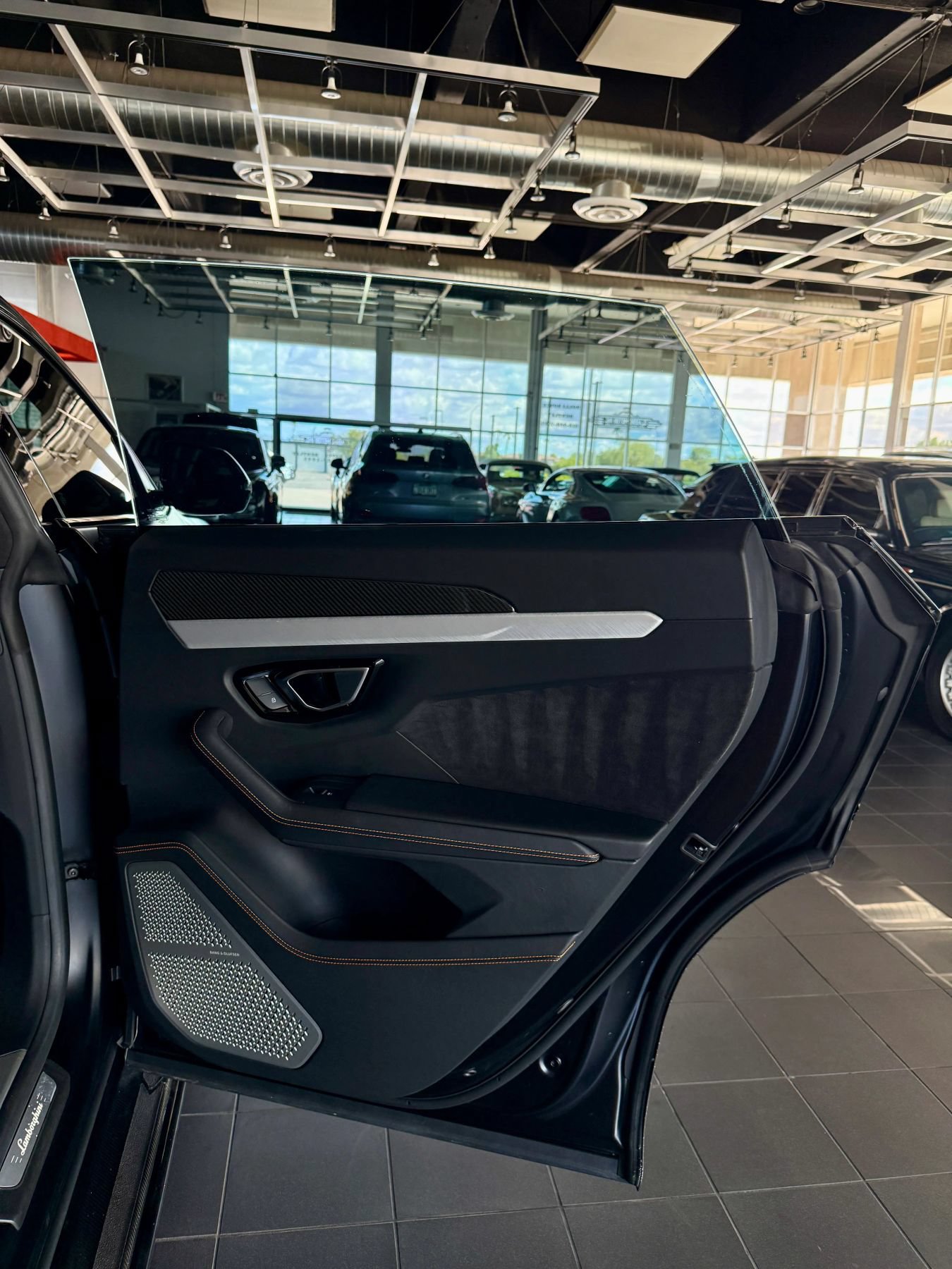 Used 2021 Lamborghini Urus AWD/4WD image 22