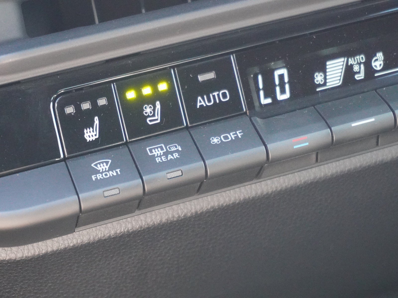 Used 2023 Toyota Crown w/ Carpet Mat Package (TMS) AWD/4WD image 25