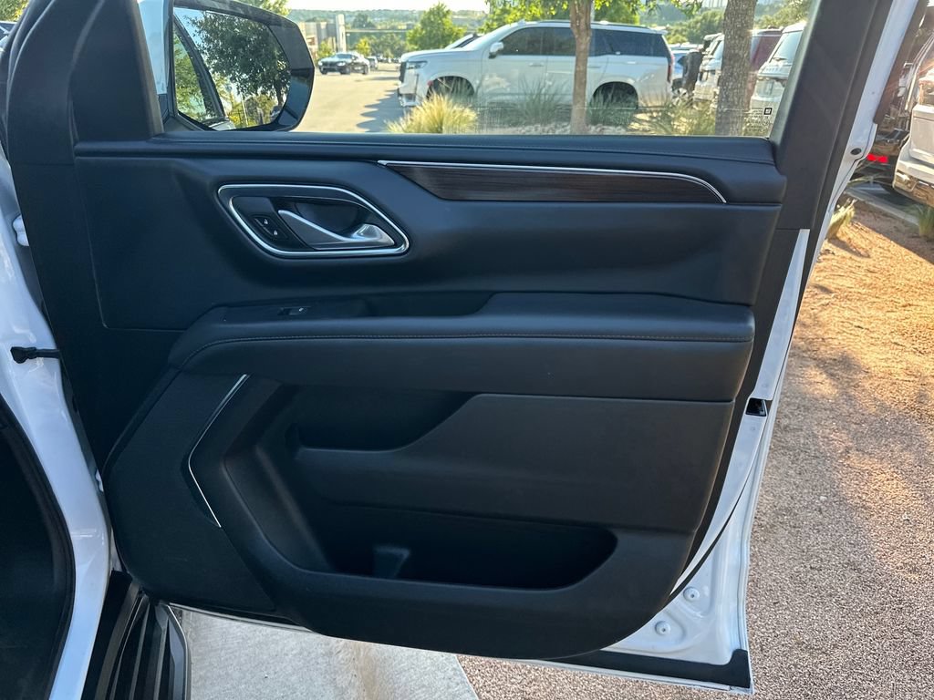 Used 2023 GMC Yukon XL SLE w/ Gmc Pro Safety Plus Package RWD image 36